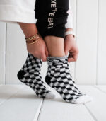 Siyah Beyaz Küp Desenli Çorap