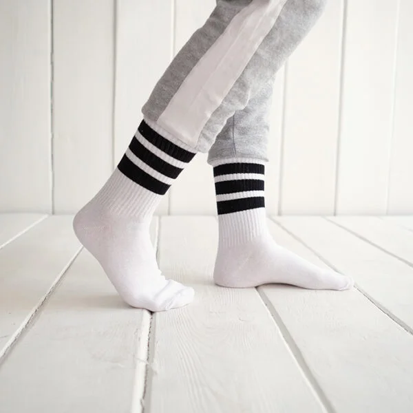 Siyah Çizgili Çorap