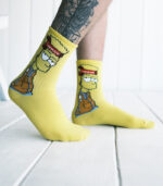 Çok renkli sarı simpsons desenli çorap