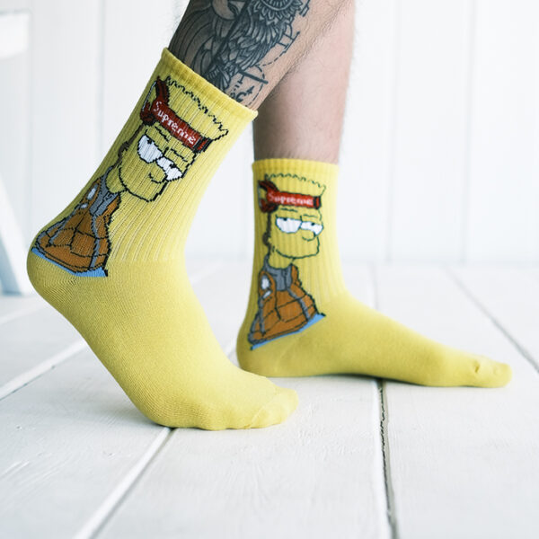 Çok renkli sarı simpsons desenli çorap