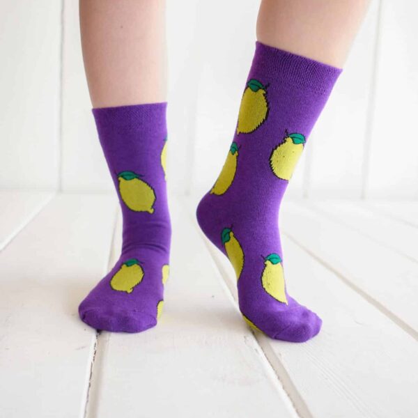 limon desenli mor renkli çorap 3