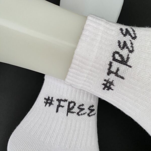 free desenli beyaz tenis çorap