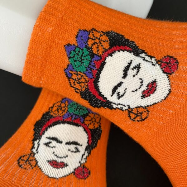 frida kahlo desenli turuncu tenis çorap4
